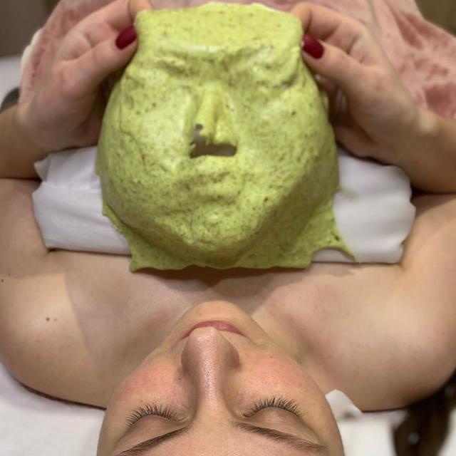 “ЖИВА” заспокійлива альгінатна маска з ромашкою та солодкою